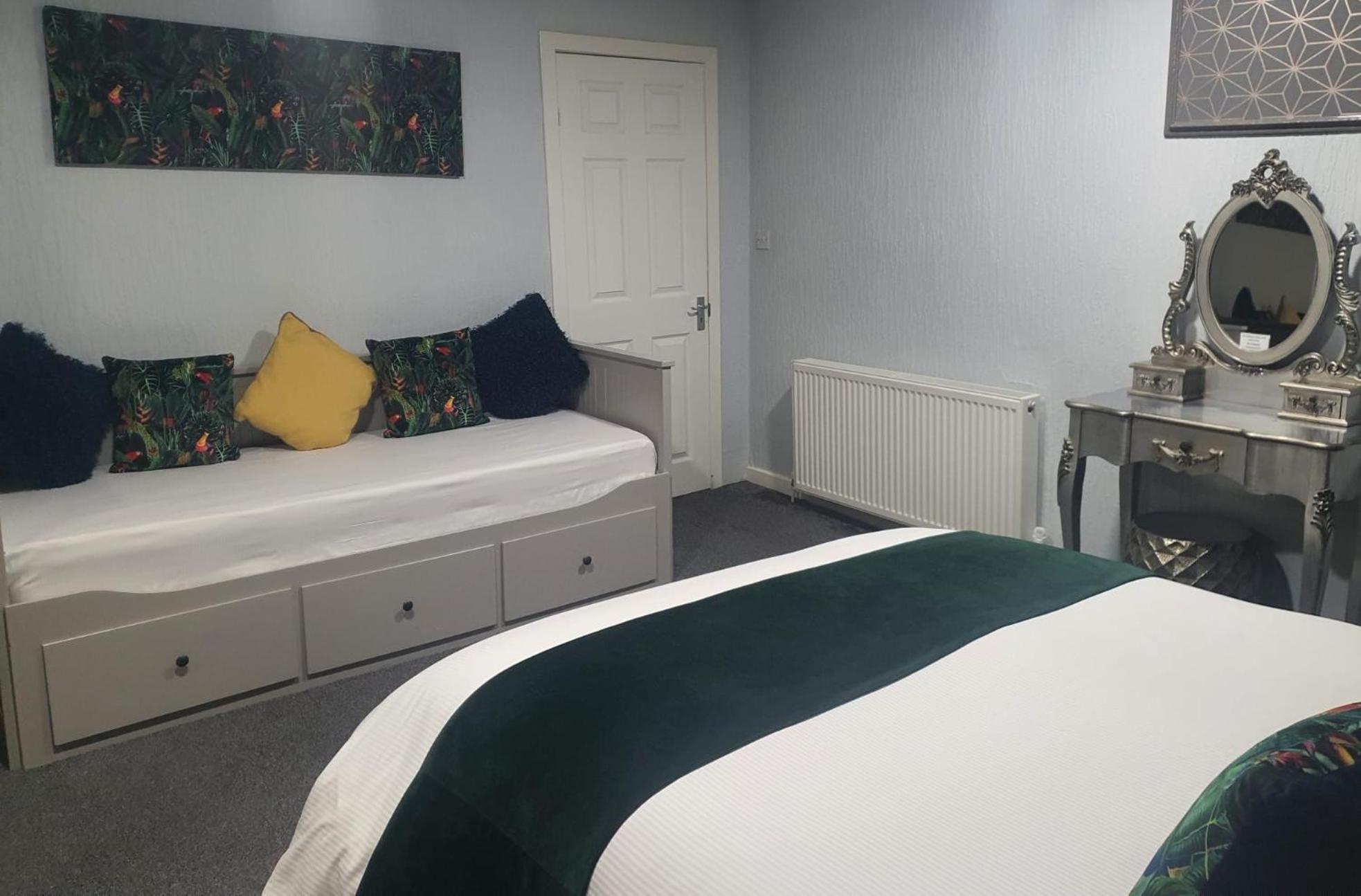 Saphire Glasgow Apartments Giffnock Buitenkant foto